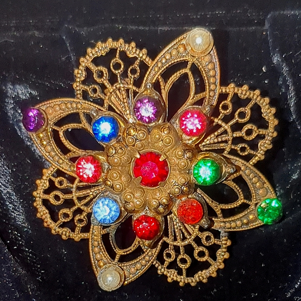 1930's Vintage Estate intricate filigree brooch multi faceted crystals& pearls
